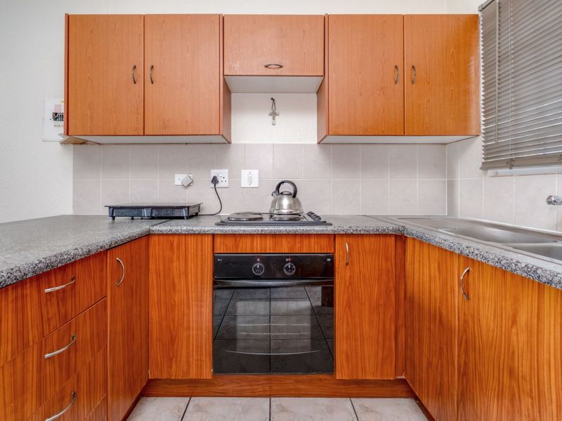 Townhouse For Sale in Wilgeheuwel - Photo 7