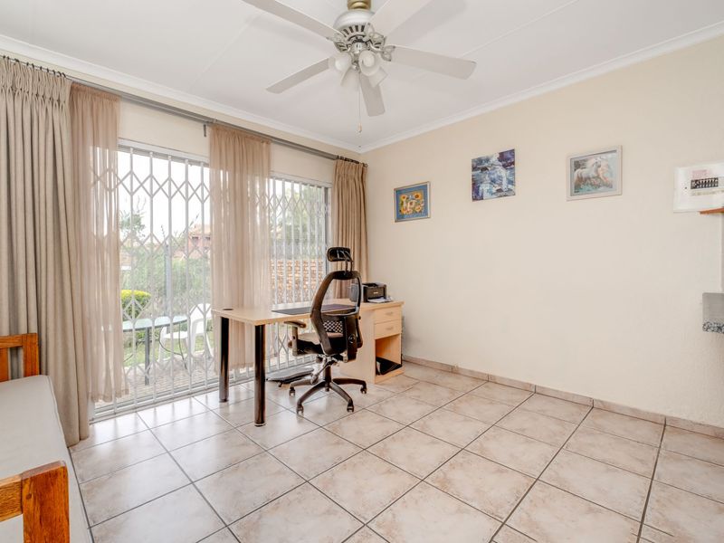 Townhouse For Sale in Wilgeheuwel - Photo 5