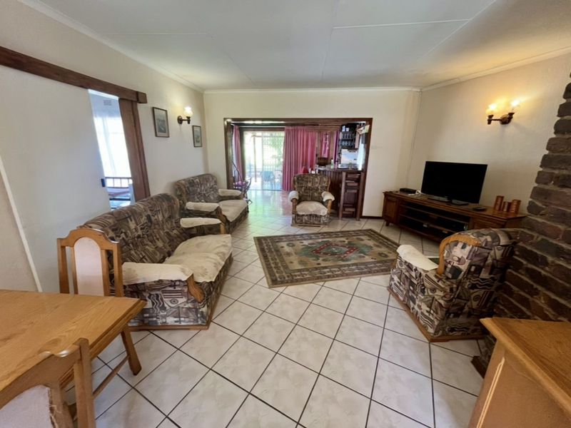 House For Sale in Weltevreden Park - Photo 4