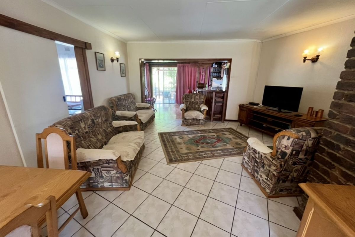 House For Sale in Weltevreden Park - Photo 4