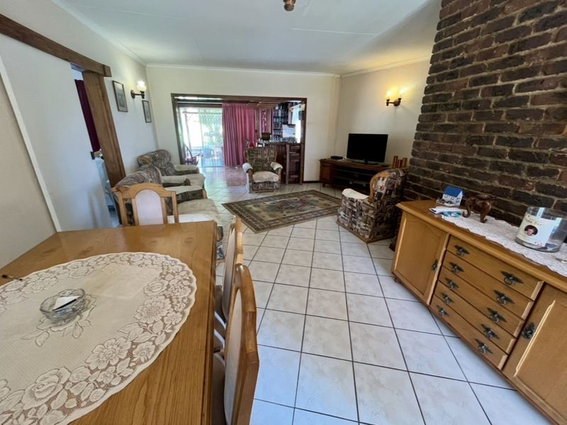 House For Sale in Weltevreden Park - Photo 5