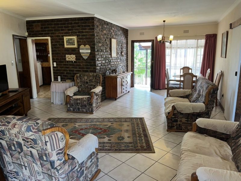 House For Sale in Weltevreden Park - Photo 7