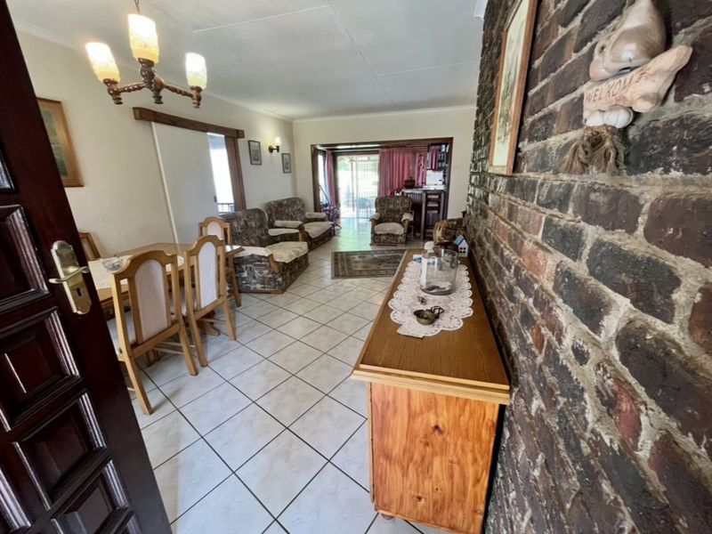 House For Sale in Weltevreden Park - Photo 2