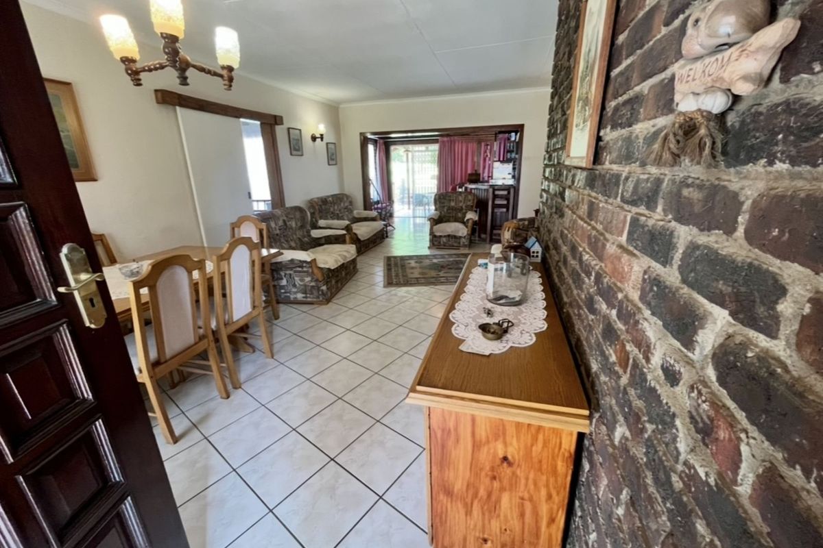 House For Sale in Weltevreden Park - Photo 2