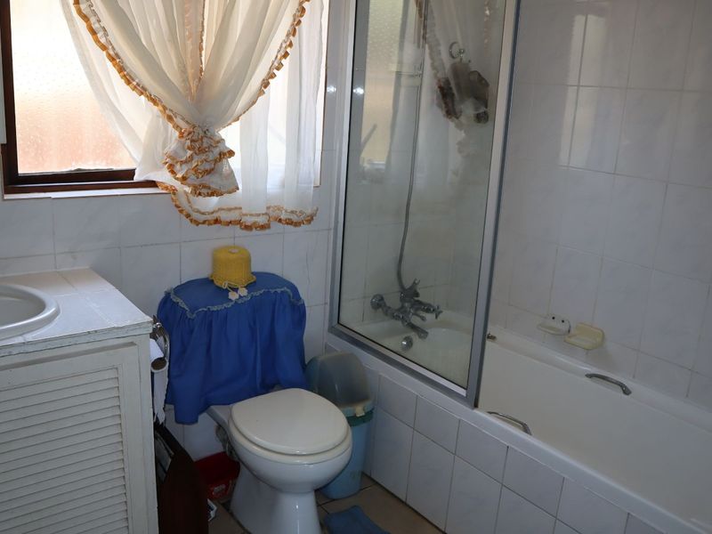 House For Sale in Hibberdene Central - Photo 9