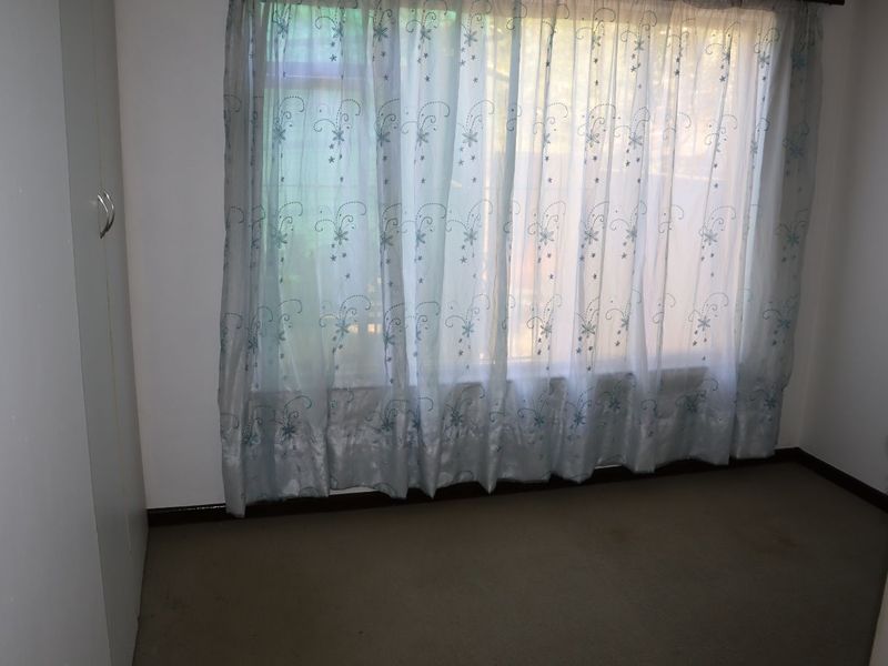 House For Sale in Hibberdene Central - Photo 6