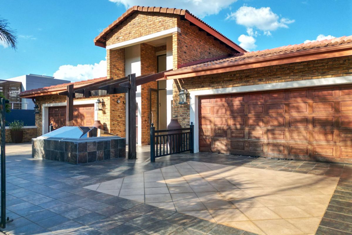 House For Sale in Featherbrooke Estate - Photo 2