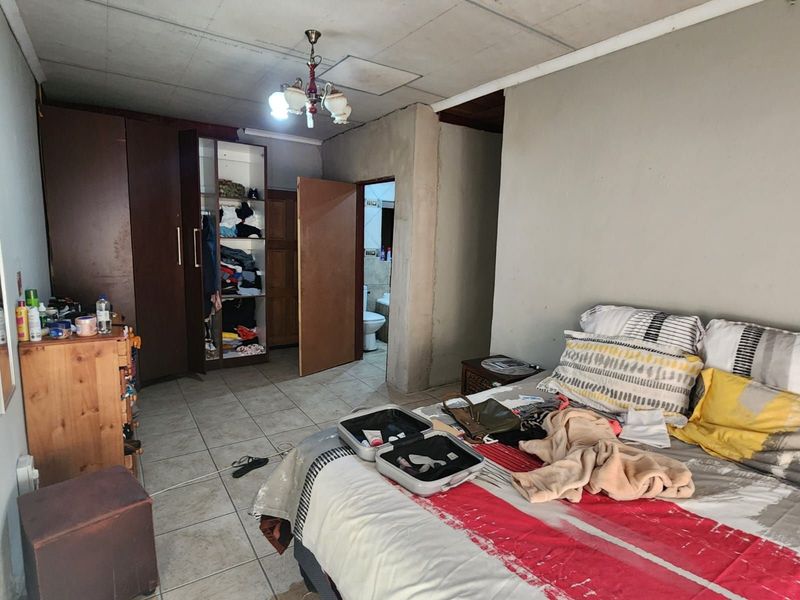 Townhouse For Sale in Bendor - Photo 9