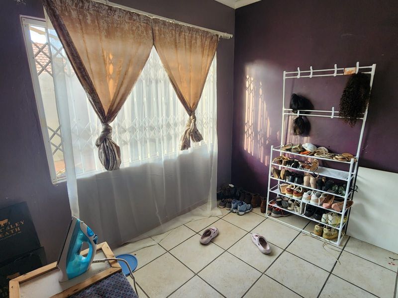 Townhouse For Sale in Bendor - Photo 6