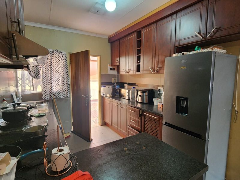 Townhouse For Sale in Bendor - Photo 4