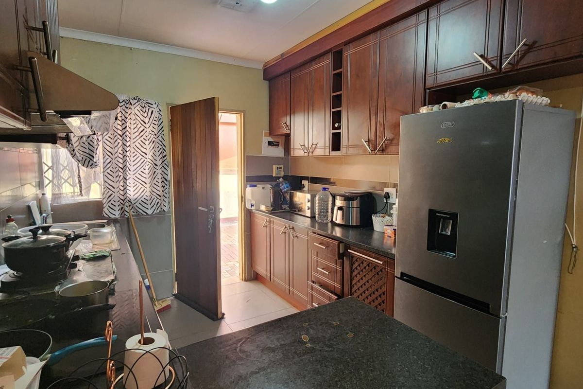 Townhouse For Sale in Bendor - Photo 4