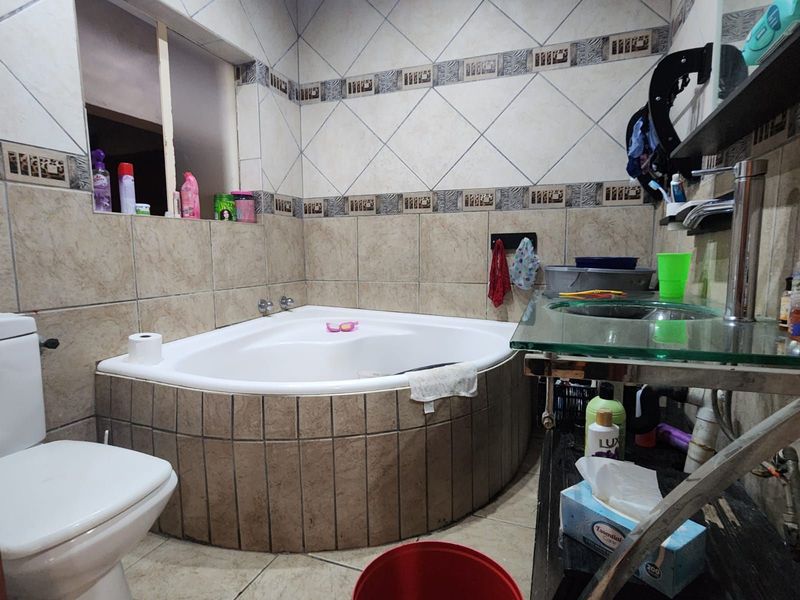 Townhouse For Sale in Bendor - Photo 10