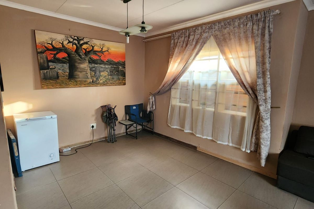 Townhouse For Sale in Bendor - Photo 2