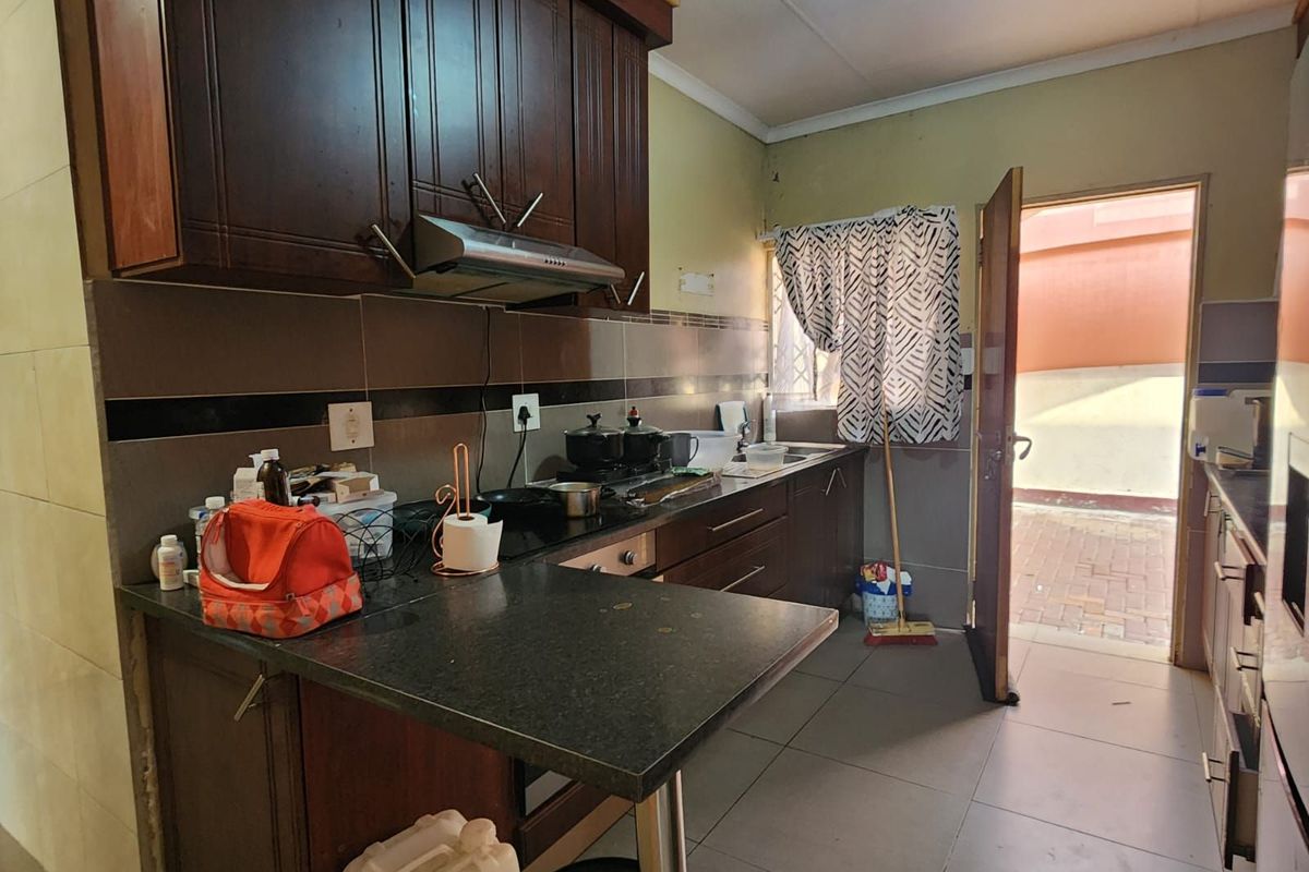 Townhouse For Sale in Bendor - Photo 5