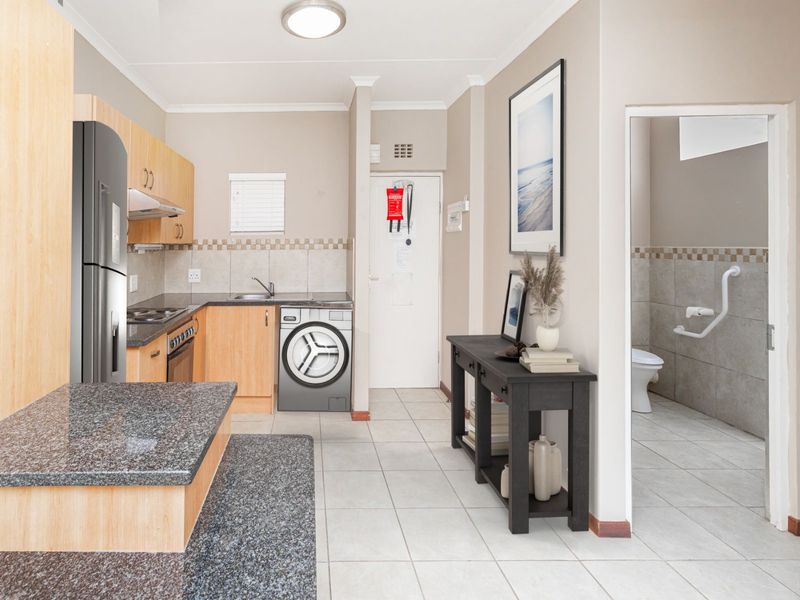 Apartment For Sale in Douglasdale - Photo 6