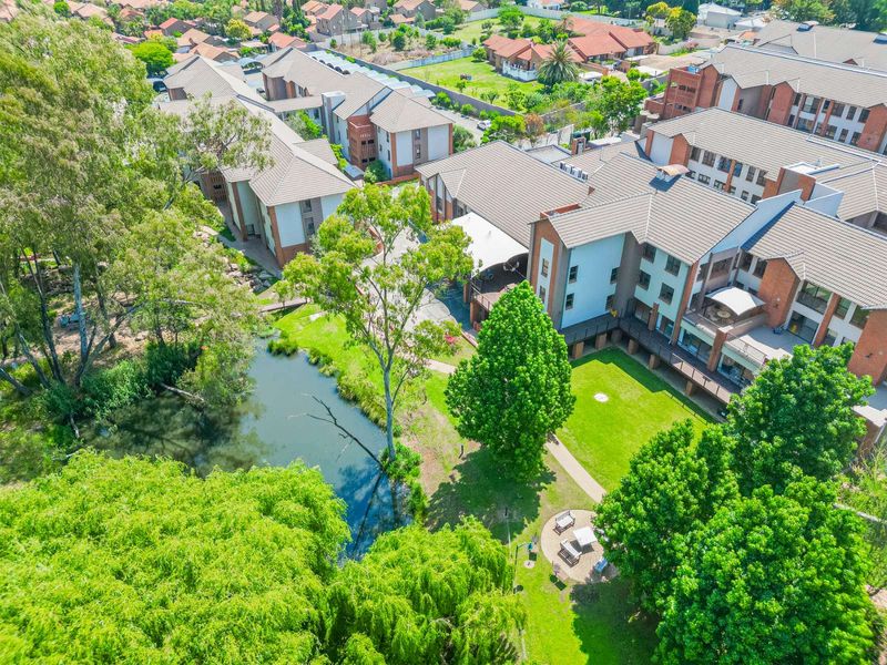 Apartment For Sale in Douglasdale - Photo 4