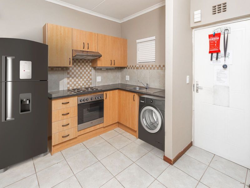 Apartment For Sale in Douglasdale - Photo 5