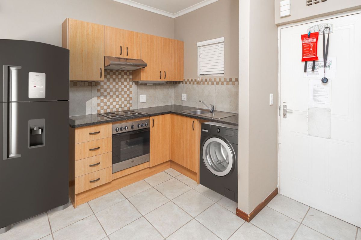 Apartment For Sale in Douglasdale - Photo 5