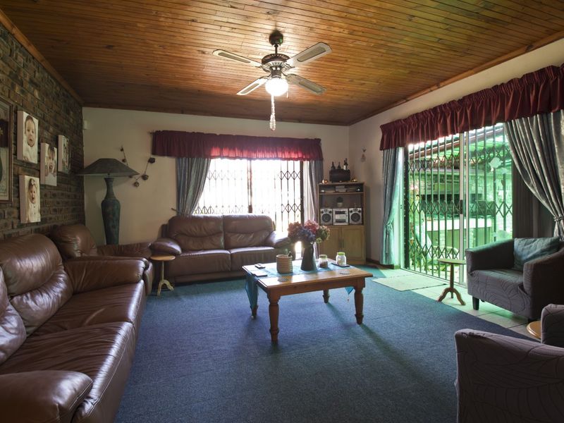 House For Sale in Bayview - Photo 6