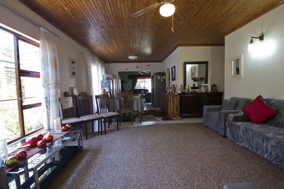 House For Sale in Bayview - Photo 3