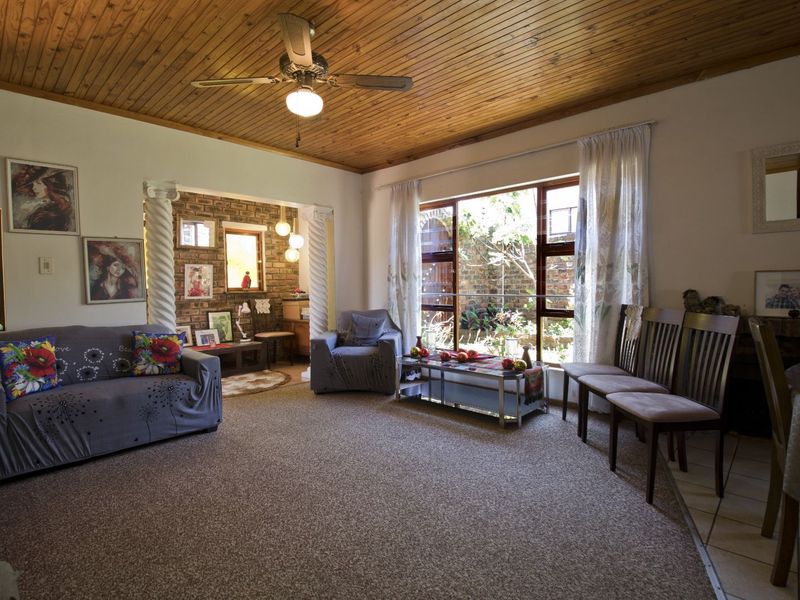 House For Sale in Bayview - Photo 4