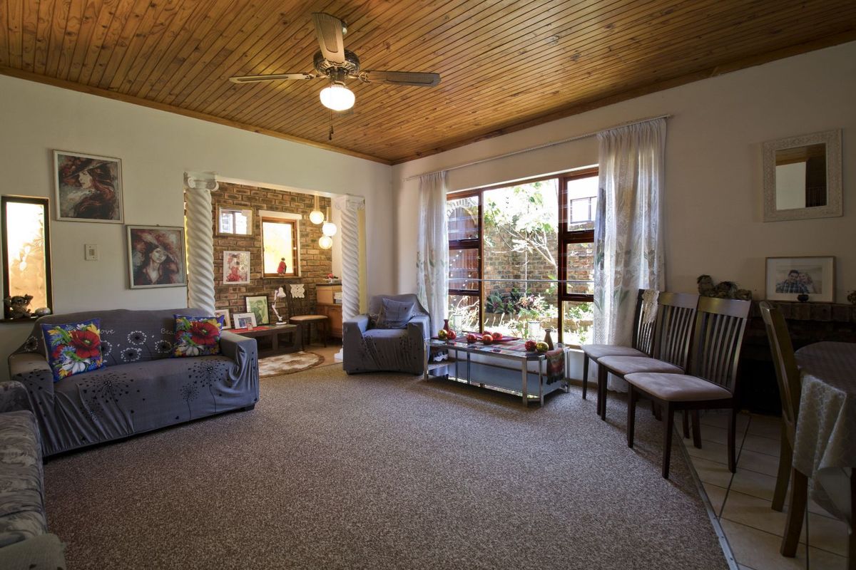 House For Sale in Bayview - Photo 4