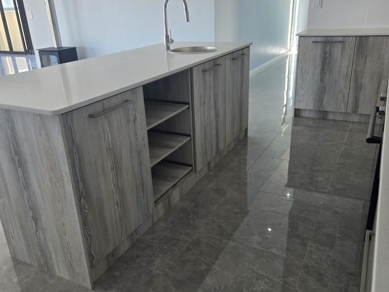 House For Sale in Mount Royal Golf Estate - Photo 3