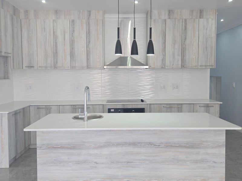 House For Sale in Mount Royal Golf Estate - Photo 6