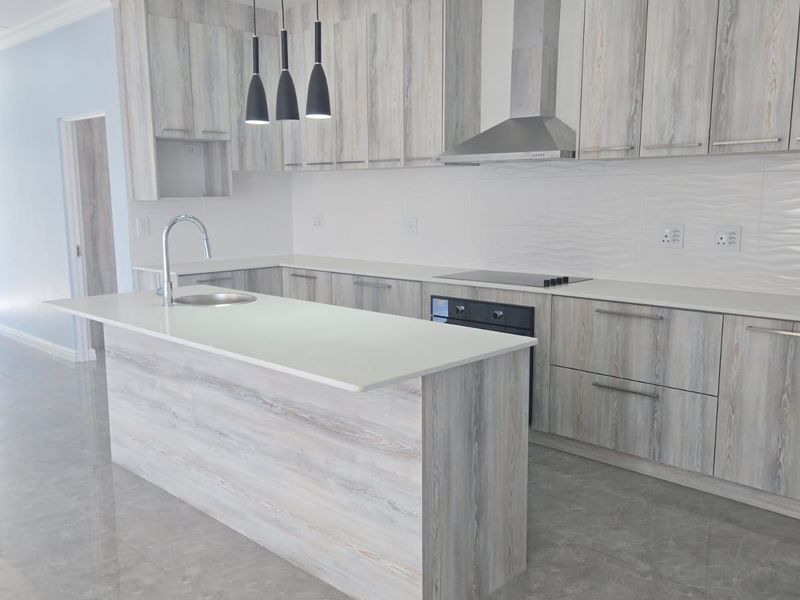 House For Sale in Mount Royal Golf Estate - Photo 2