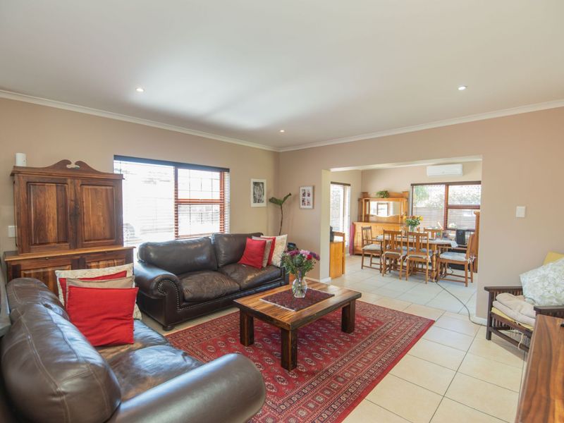 Townhouse For Sale in Lorraine - Photo 3