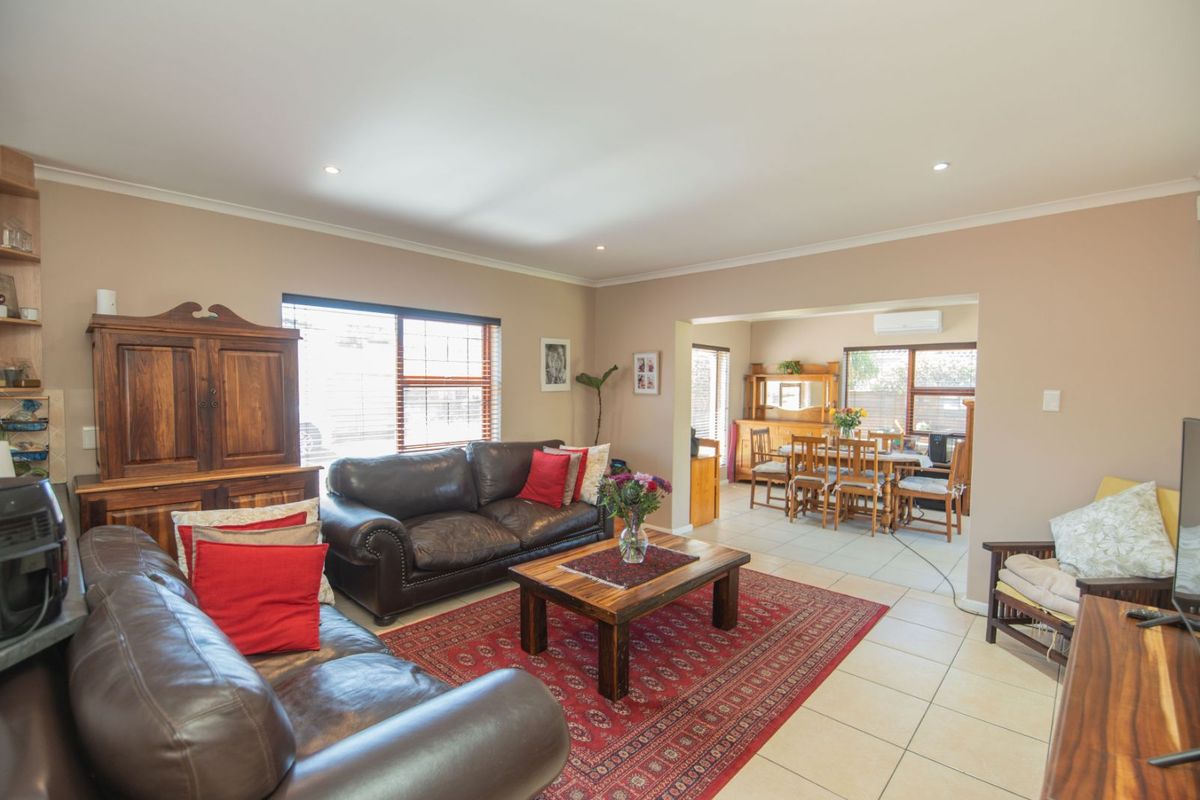 Townhouse For Sale in Lorraine - Photo 3