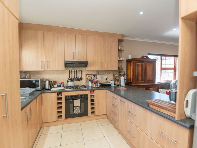 Townhouse For Sale in Lorraine - Photo 8