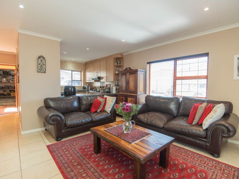 Townhouse For Sale in Lorraine - Photo 4