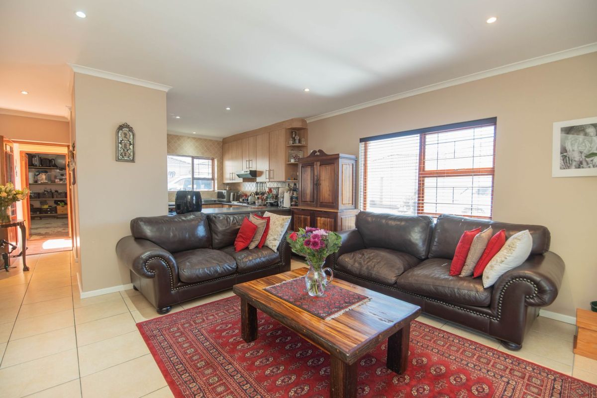 Townhouse For Sale in Lorraine - Photo 4