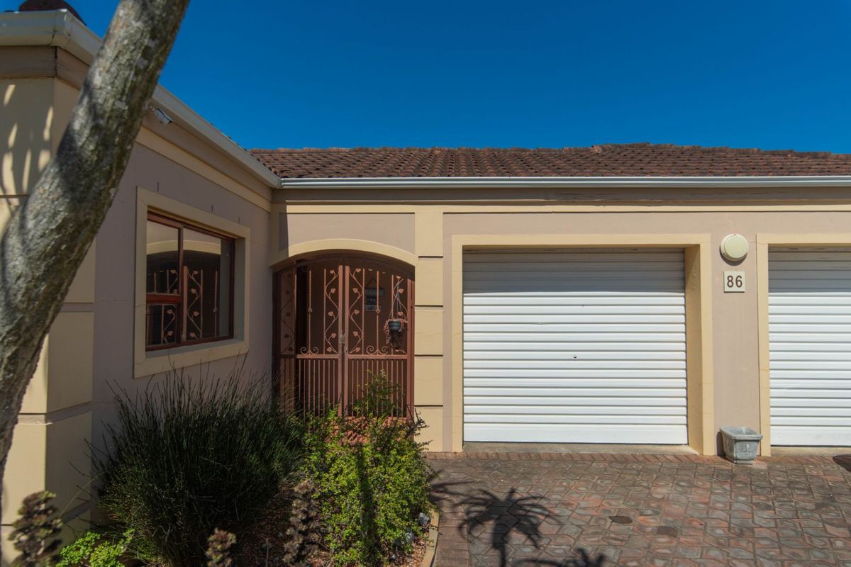 Townhouse For Sale in Lorraine - Photo 2