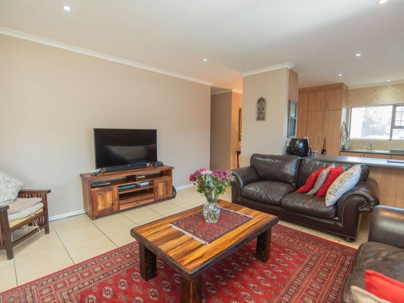 Townhouse For Sale in Lorraine - Photo 5