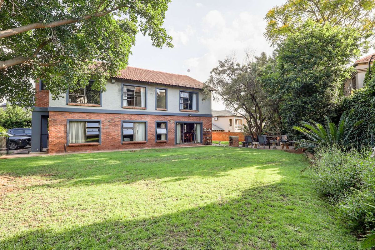 House For Sale in Olympus AH - Photo 2