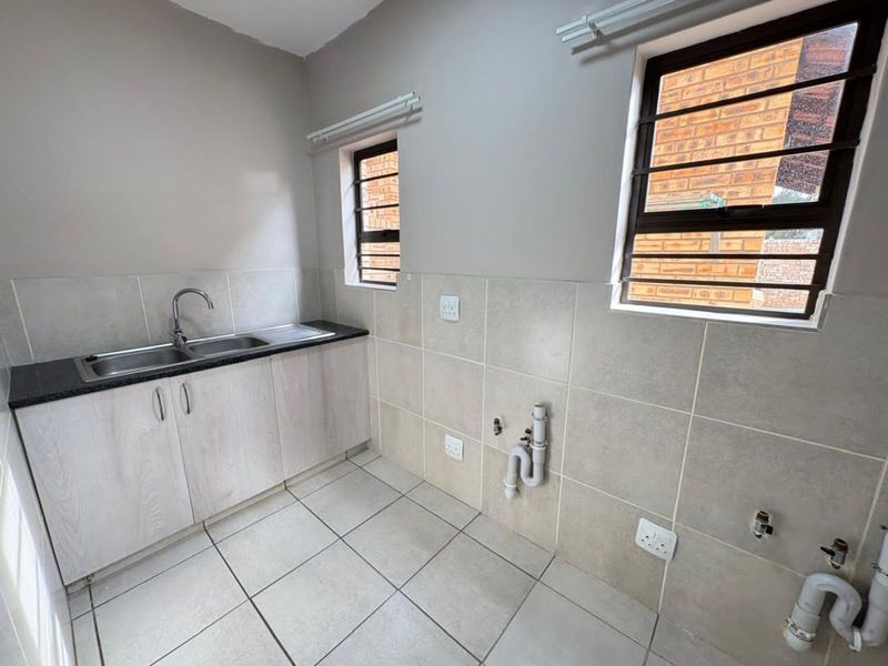 Townhouse For Sale in Hadison Park - Photo 8