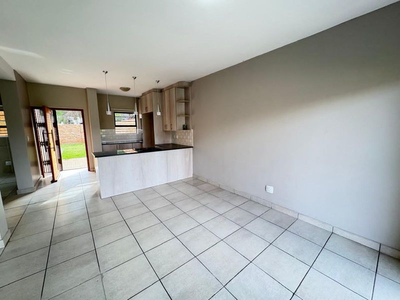 Townhouse For Sale in Hadison Park - Photo 4