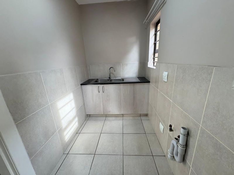 Townhouse For Sale in Hadison Park - Photo 7