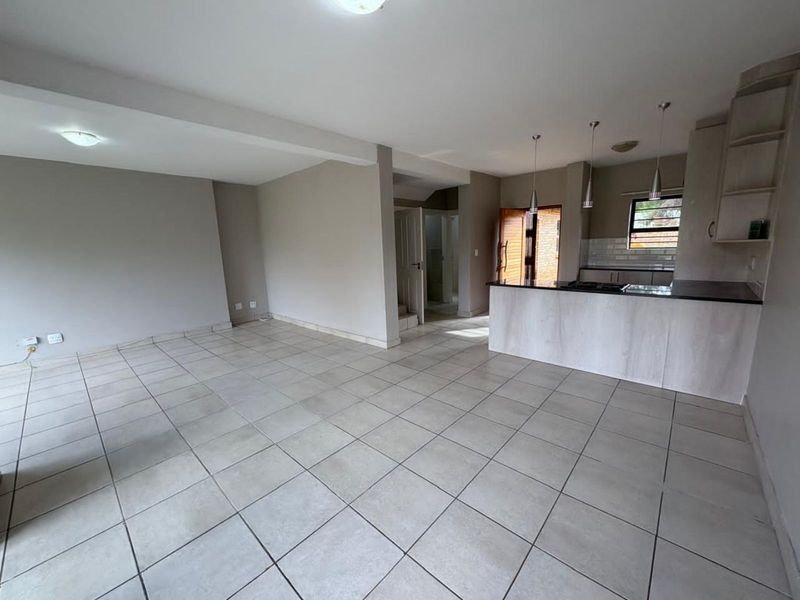 Townhouse For Sale in Hadison Park - Photo 3