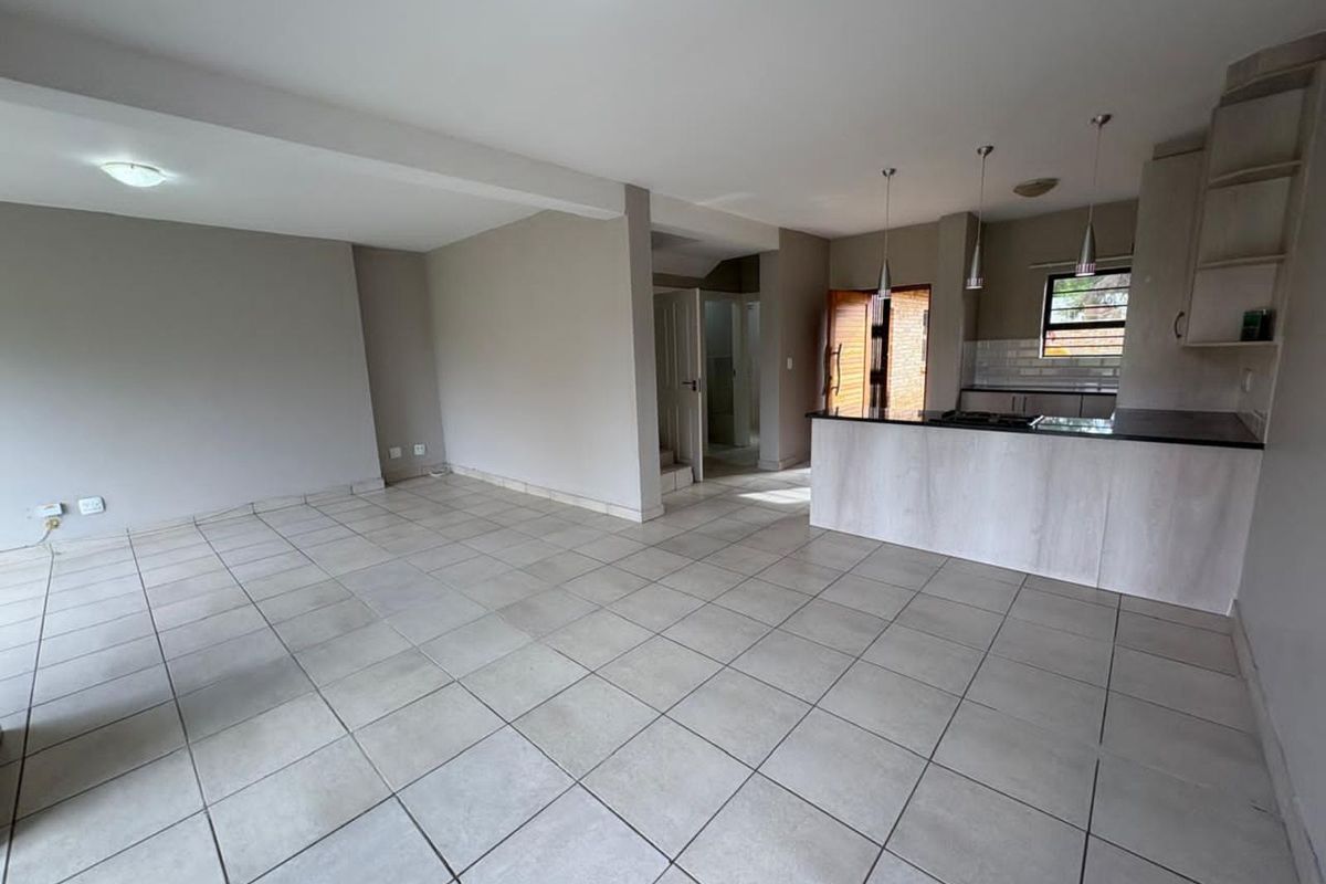 Townhouse For Sale in Hadison Park - Photo 3