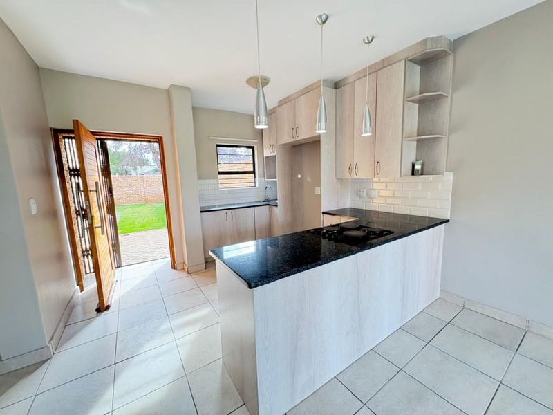 Townhouse For Sale in Hadison Park - Photo 5