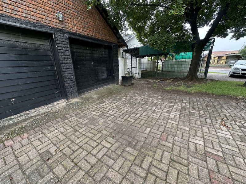 House For Sale in Sunset Park - Photo 7