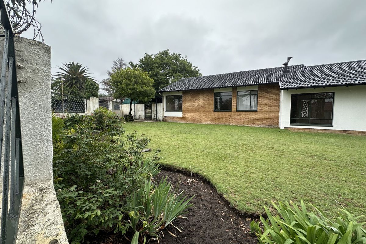 House For Sale in Sunset Park - Photo 2