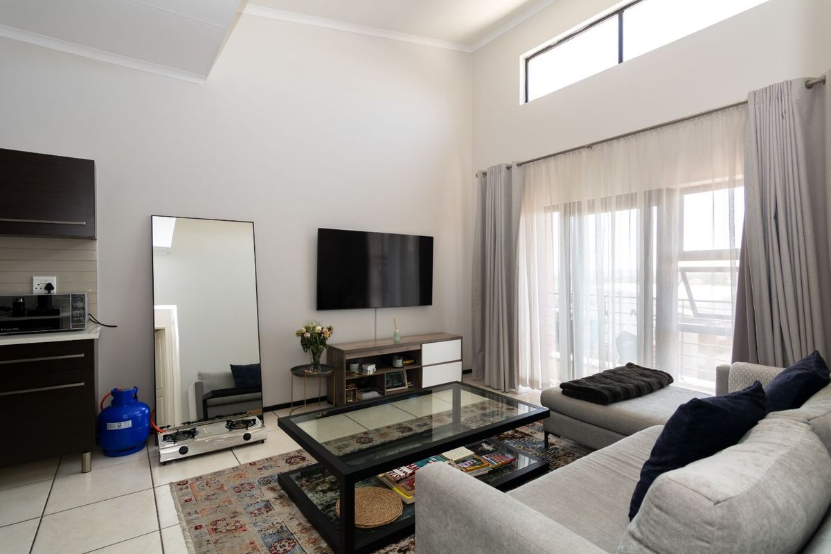 Apartment For Sale in Greenstone Hill - Photo 2
