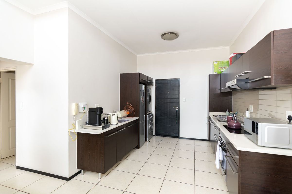 Apartment For Sale in Greenstone Hill - Photo 5