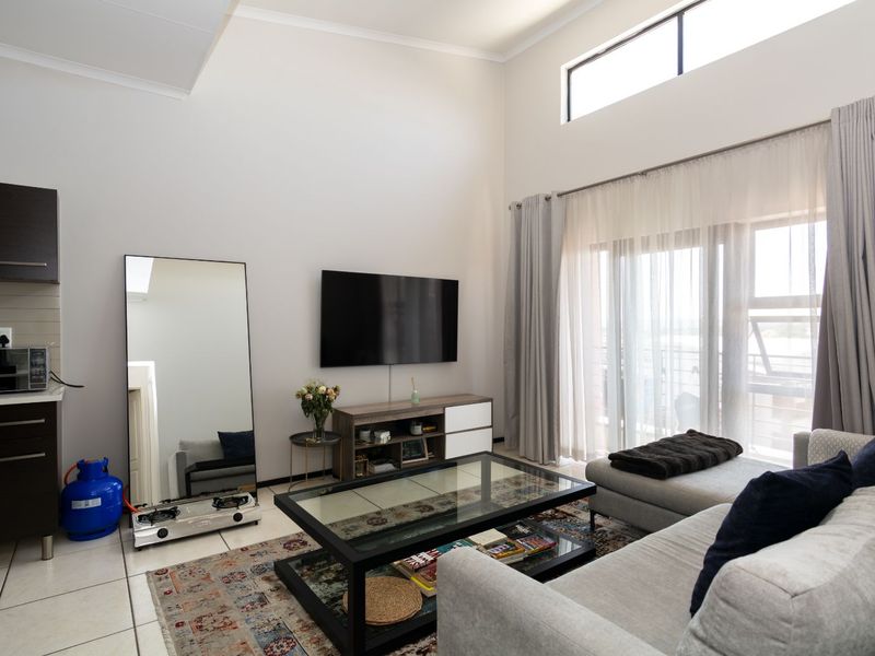 Apartment For Sale in Greenstone Hill - Photo 2