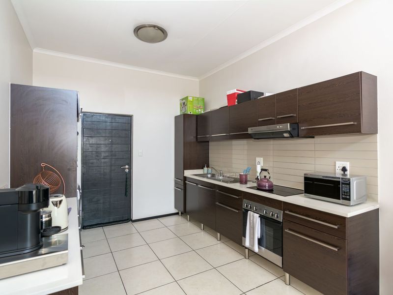 Apartment For Sale in Greenstone Hill - Photo 7