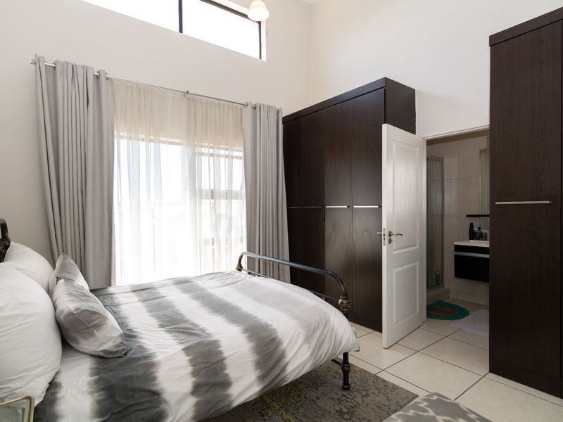 Apartment For Sale in Greenstone Hill - Photo 6